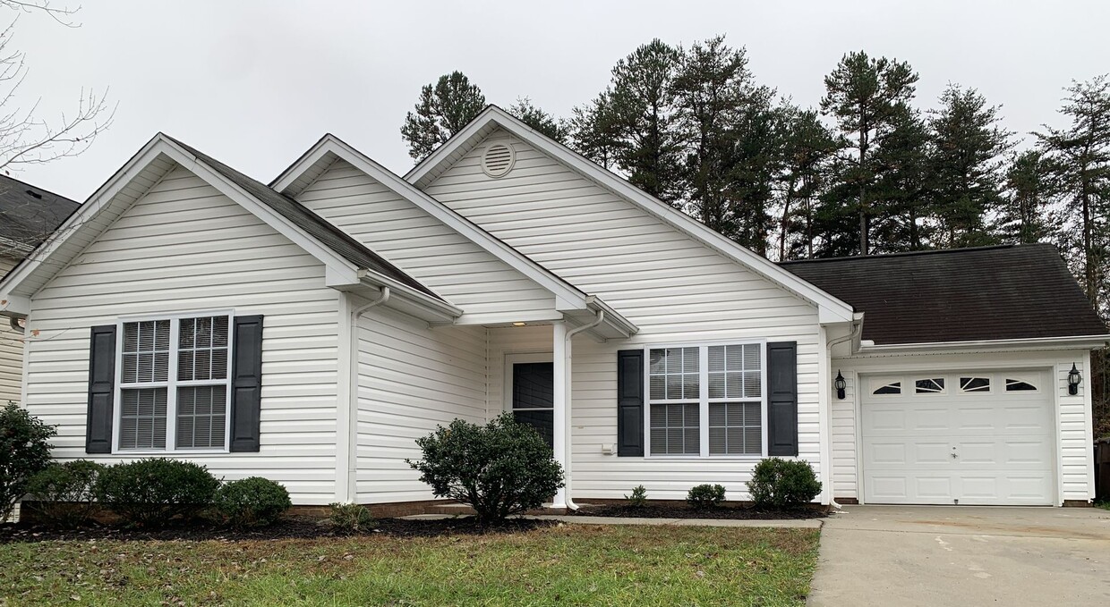 Foto principal - Charming 3-Bedroom Located in Greensboro