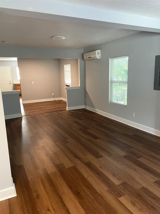 Building Photo - 9 Blanche Ln