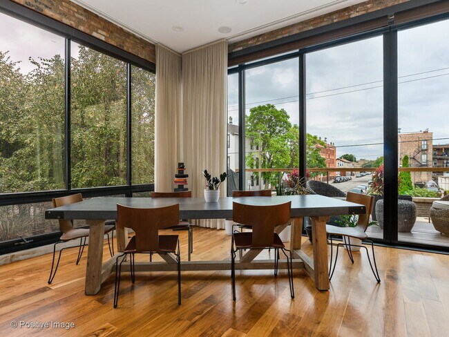 Foto del edificio - 1302 W Erie St