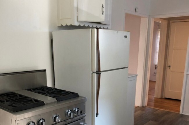 Kitchen - 1408 N Mansfield Ave