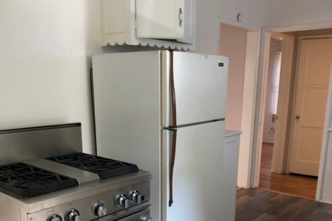 Kitchen - 1408 N Mansfield Ave
