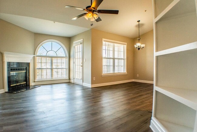 Building Photo - 334 Quietwood Dr