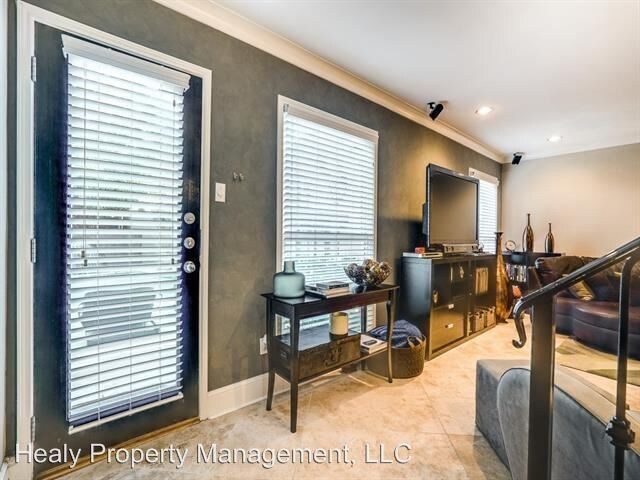 Foto del edificio - 7730 Meadow Rd