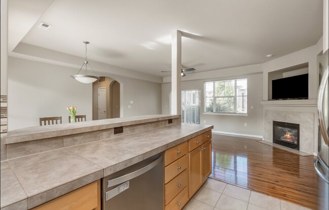 Building Photo - Beautiful 3 Bedroom 2 Bath Plus Office in ...