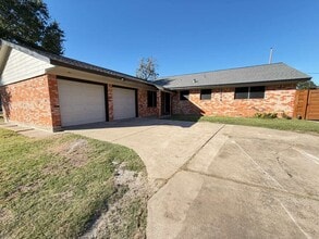 Building Photo - 7715 Catalina Ln