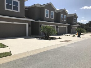 Building Photo - 2015 Lunn Landings Dr