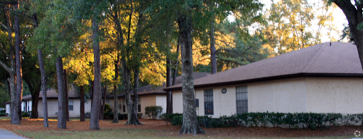 Building Photo - Treetop Apartments