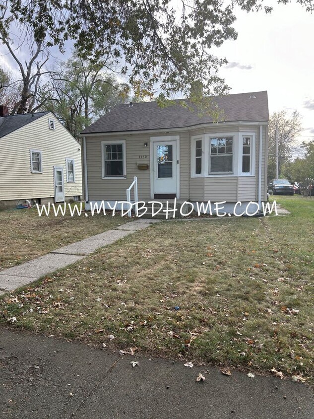 Primary Photo - 4430 S Park Dr