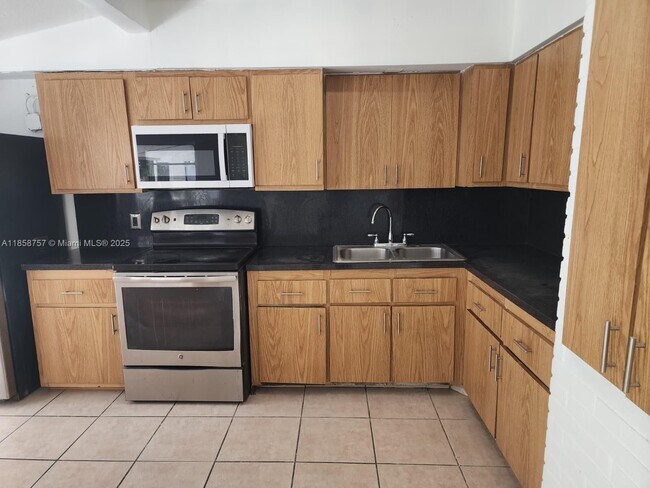 Building Photo - 7130 Granada Blvd
