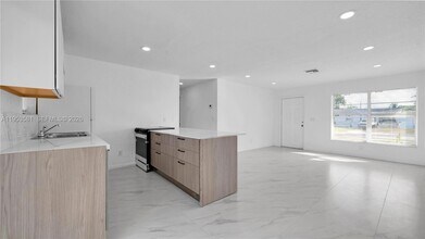 Building Photo - 4285 SW 48th Ct