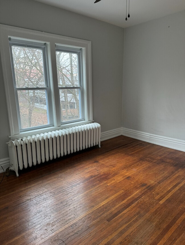 Building Photo - 554 Linwood Ave