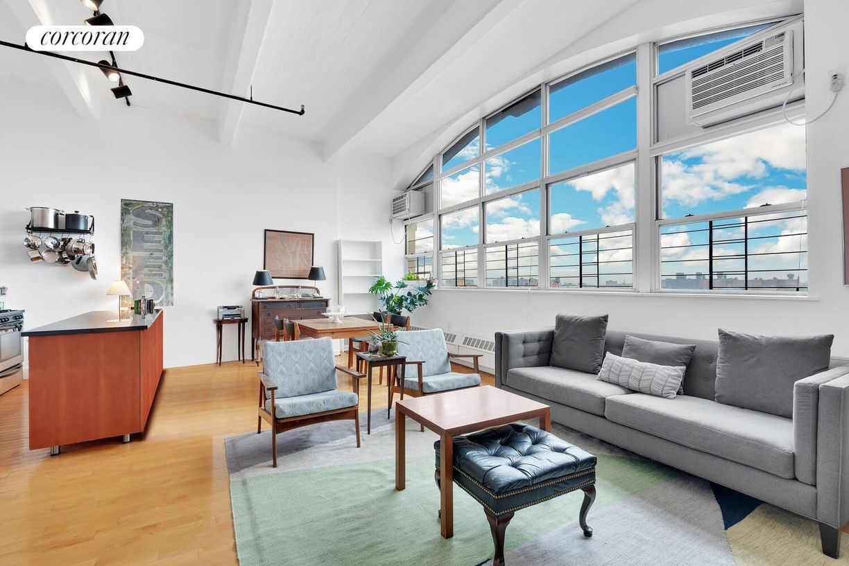 Foto principal - 970 Kent Ave