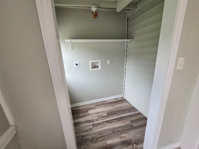 Foto del edificio - 202 N Logan St