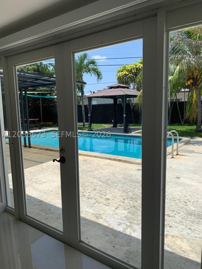 Building Photo - 2025 SW 84th Ave