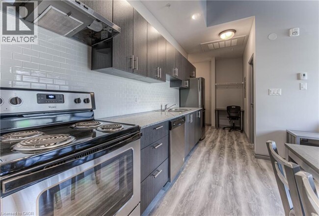 Building Photo - 275 Larch St