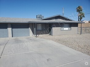 Building Photo - 703 Desert Glen Dr