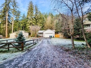 Building Photo - 23115 Alder Dr