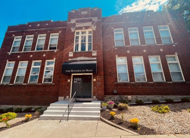 Building Photo - Manors On Main