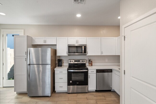 Foto del edificio - 6606 W Paradise Ln