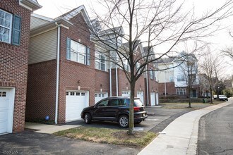 Building Photo - 51 Taft Ln