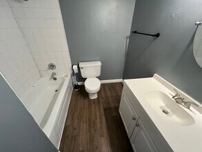 Building Photo - 44 Royal Crest Dr