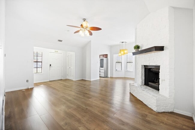 Building Photo - 2209 Stirrup Dr