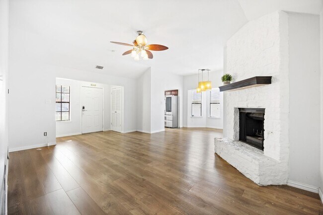 Foto del edificio - 2209 Stirrup Dr