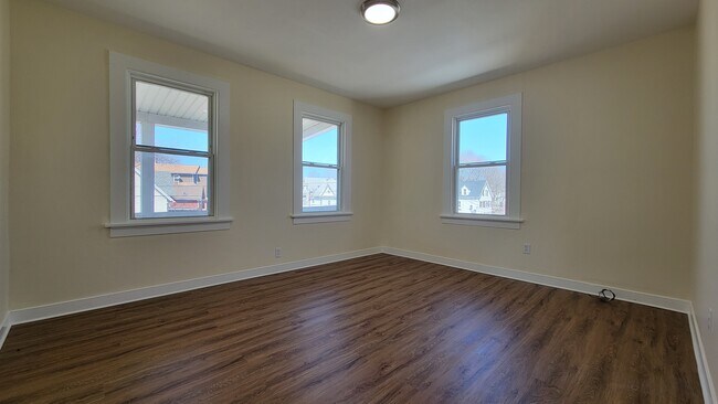 Building Photo - 169 Bunker Ave