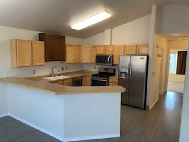 Building Photo - 2 Bedroom South Anchorage Condo!