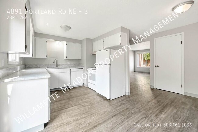 Building Photo - Amazing 2 Bedrooms, 1 Bathrooms Apartments...