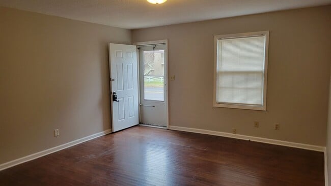 Foto del edificio - 787 Old Hickory Blvd