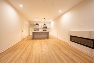 Building Photo - 3207 N Narragansett Ave