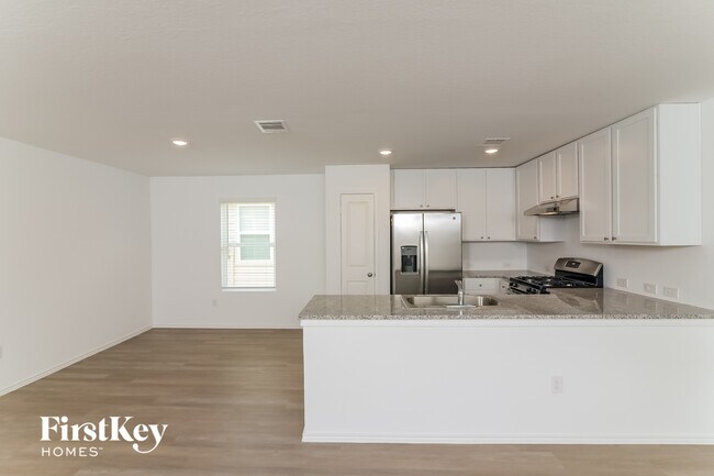 Foto del edificio - 7946 Serro Medina