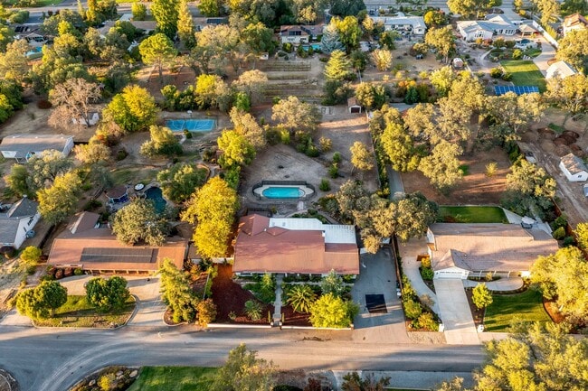 Foto del edificio - 4305 Whispering Oak Cir