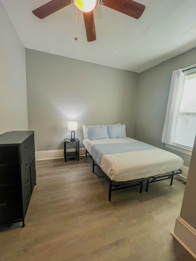 Foto del edificio - 1933 James Ave