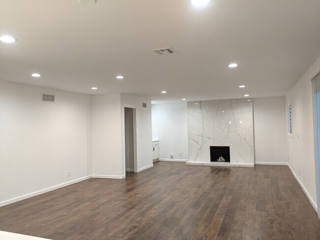 Building Photo - 7310 Maynard Ave