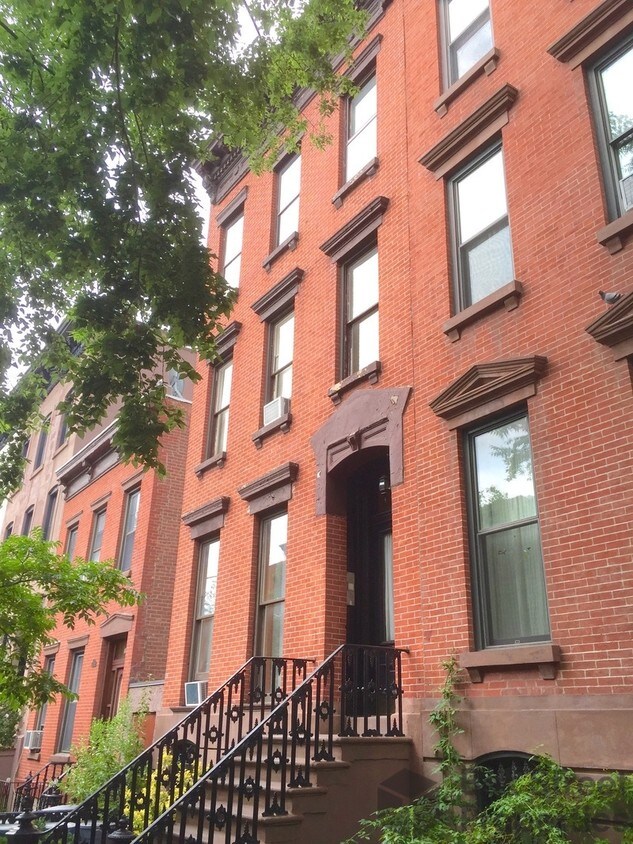 Primary Photo - 111 Kent St