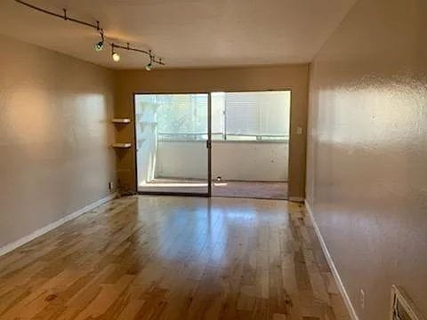 Foto del edificio - Spacious 2-Bedroom Balcony with Stunning Beach Views