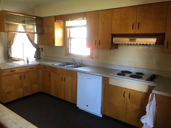 Cocina - 4130 E Grand Ave