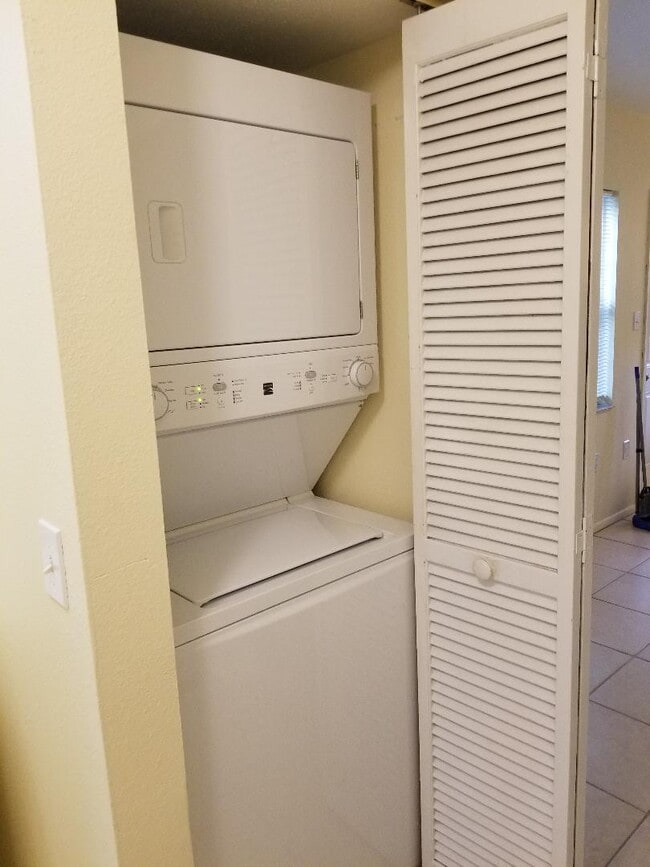 Building Photo - 1118 15th St W