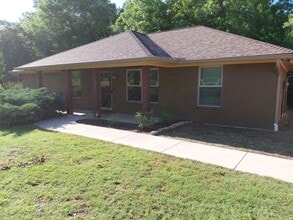 Building Photo - 3725 Greenwood Rd