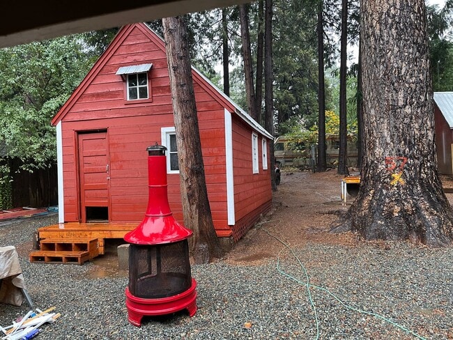 Building Photo - Stirling City Charmer-3 bed 1 bath, large ...