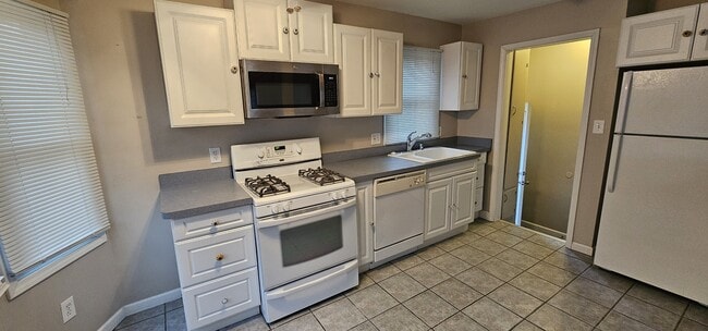 Building Photo - 1421 E 14 Mile Rd