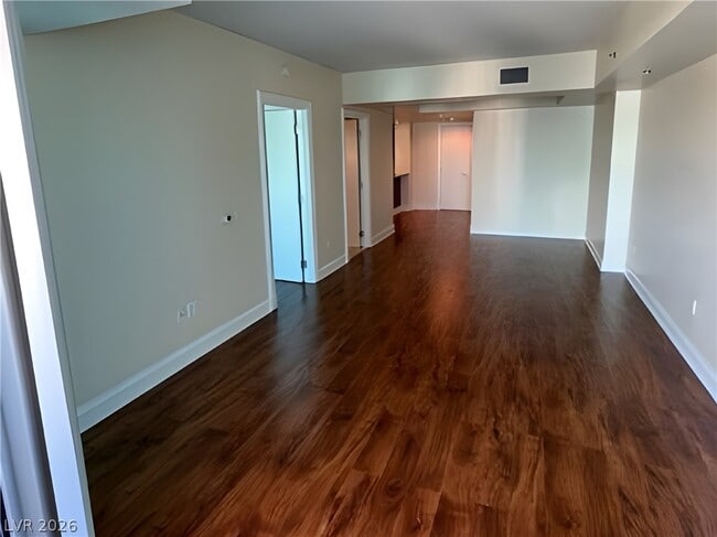 Building Photo - 2700 S Las Vegas Blvd