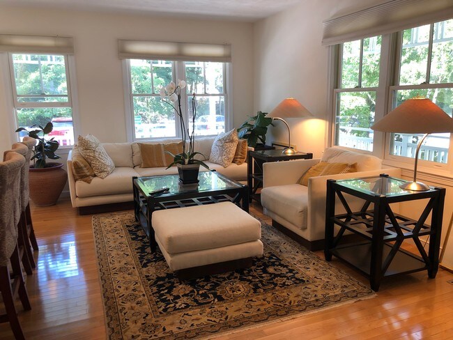 Foto del edificio - 18 Russell Pl