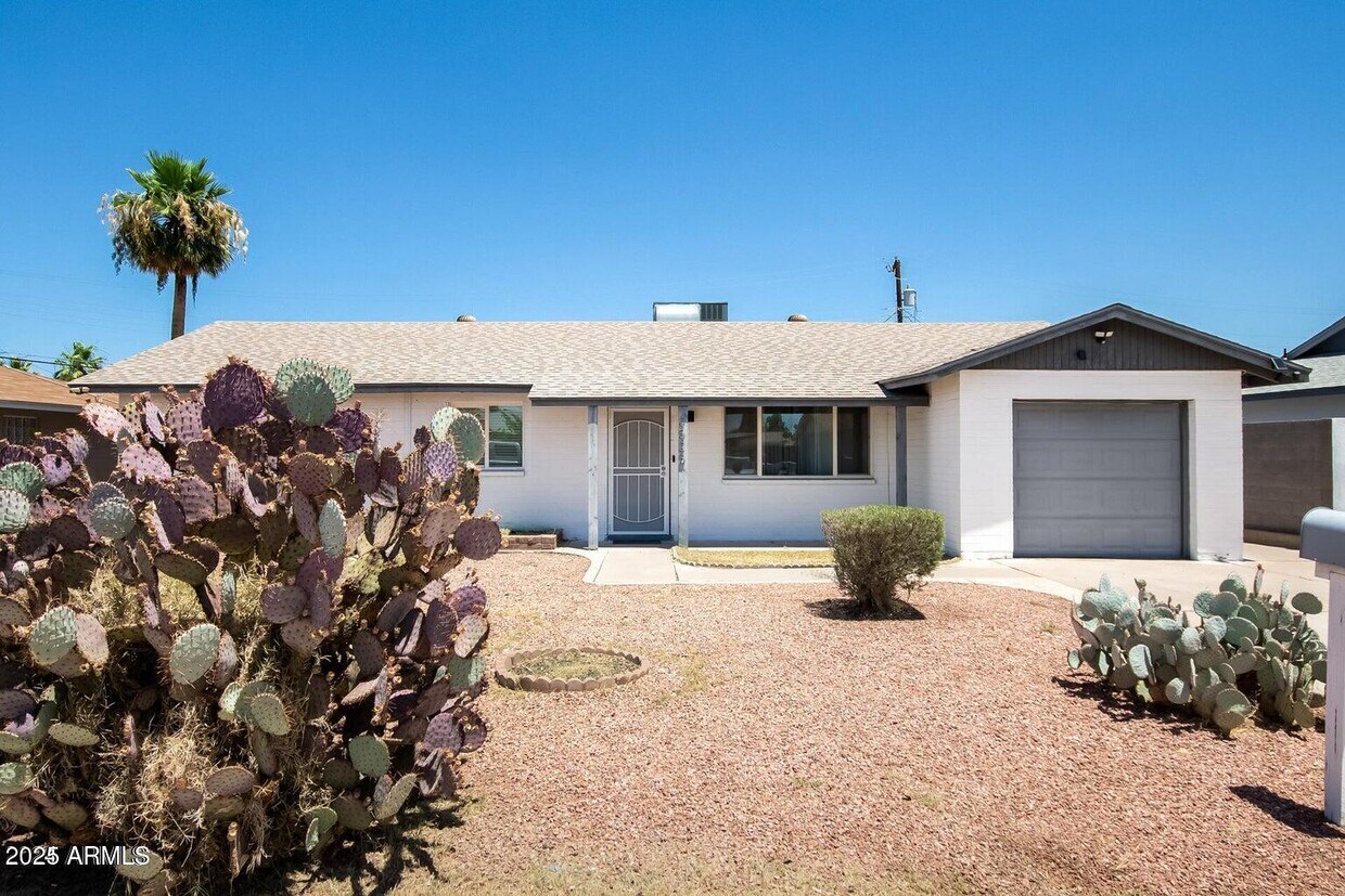 Primary Photo - 3526 W Seldon Ln