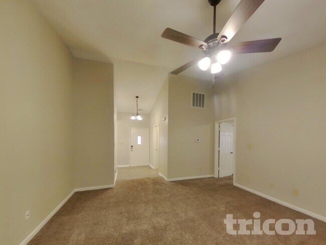 Foto del edificio - 5839 Emmert Way