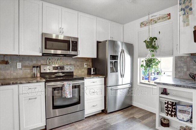 Foto del edificio - 10537 W Maplewood Dr