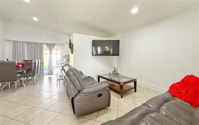 Foto del edificio - 18331 SW 135th Ave