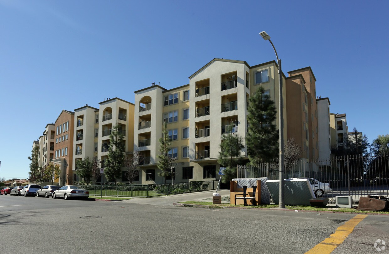 Harvard Yard Senior Apartments Los Angeles, CA